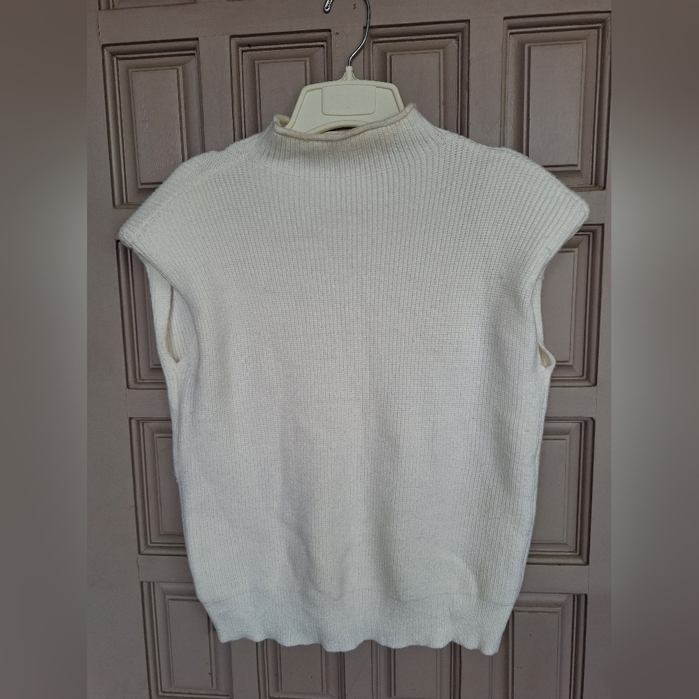 Ladies Hi Neck Knit Sweater Vest SzM? Creme Shoulder Pads Banded Hem Nice Look